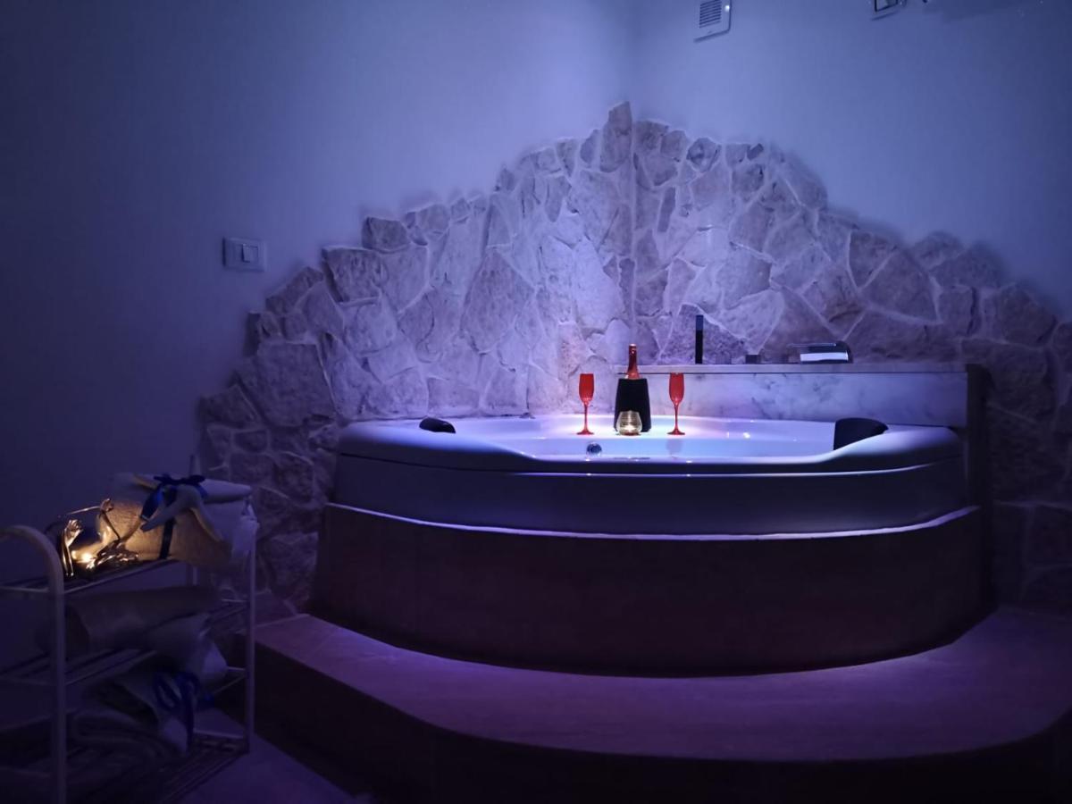 villa mina con vasca idromassaggio Taranto Esterno foto