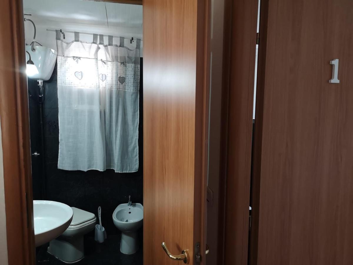 villa mina con vasca idromassaggio Taranto Esterno foto